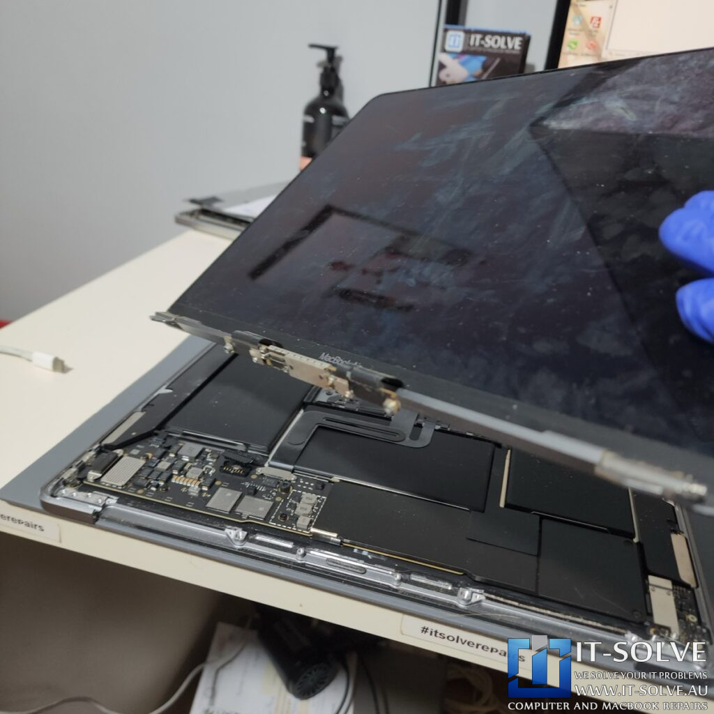 MacBook Air A2337 Screen Replacement