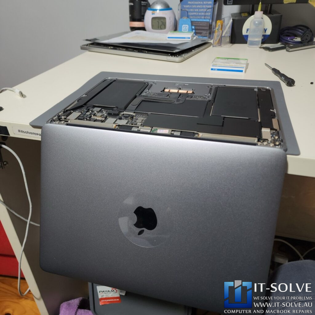 MacBook Air A2337 Screen Replacement