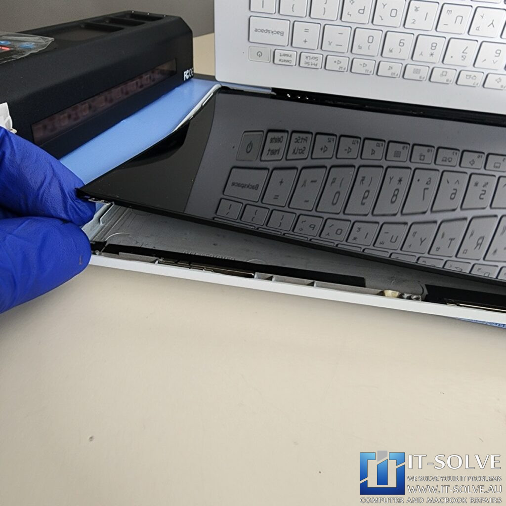 LG Gram Screen Repair: Fixing Colorful Lines and Cracks