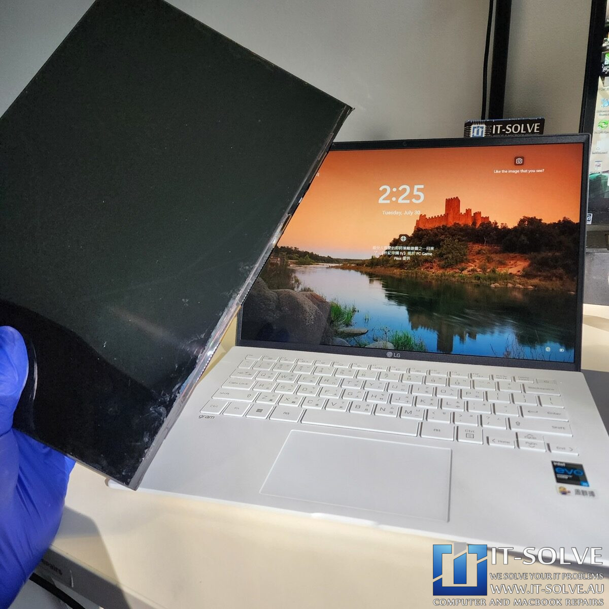 LG Gram Screen Repair: Fixing Colorful Lines and Cracks