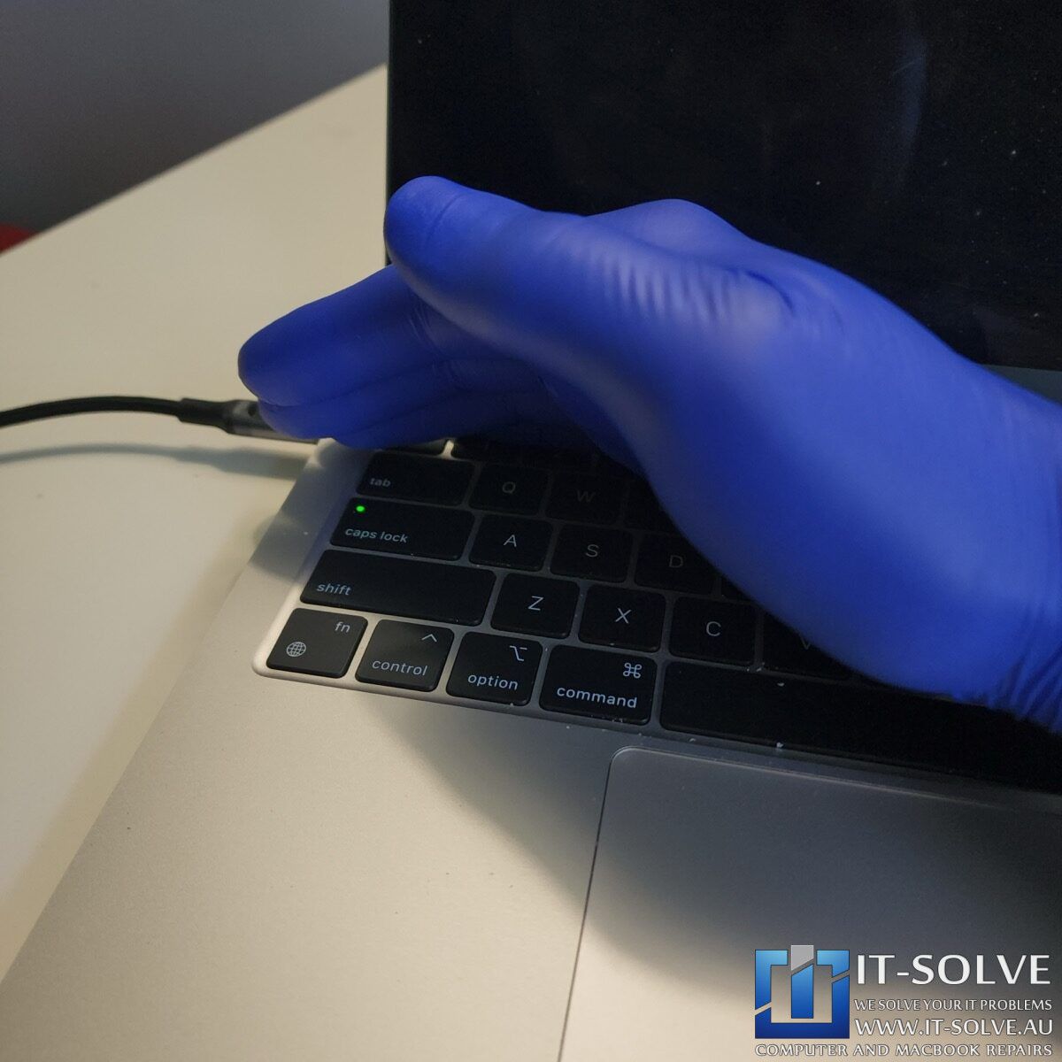 MacBook Air A2681 Screen Repair