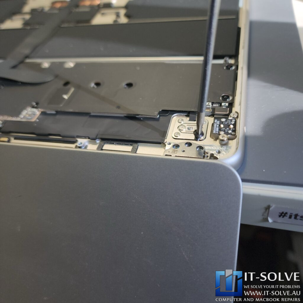 MacBook Air A2681 Screen Repair