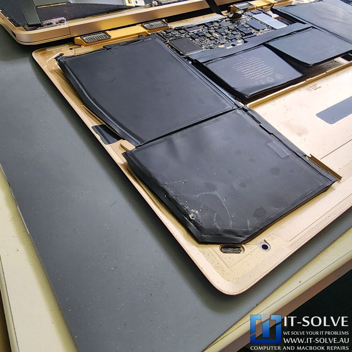 MacBook A1534 Battery Replacement: Danger of Lack of Annual Service