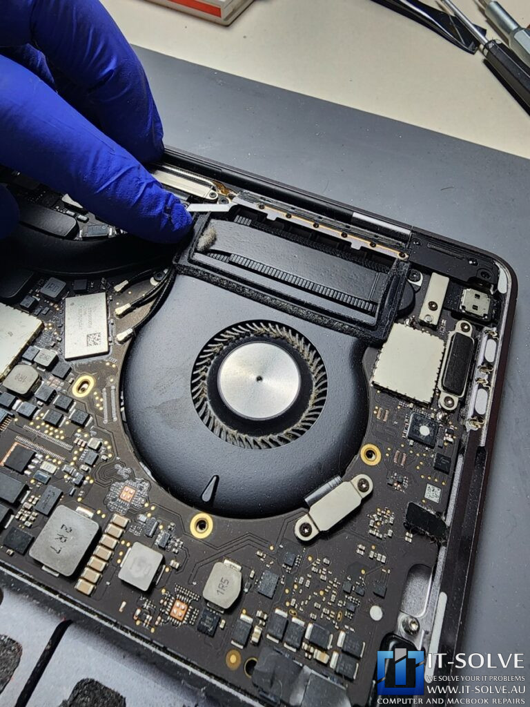 MacBook Pro A1707 Battery Replacement