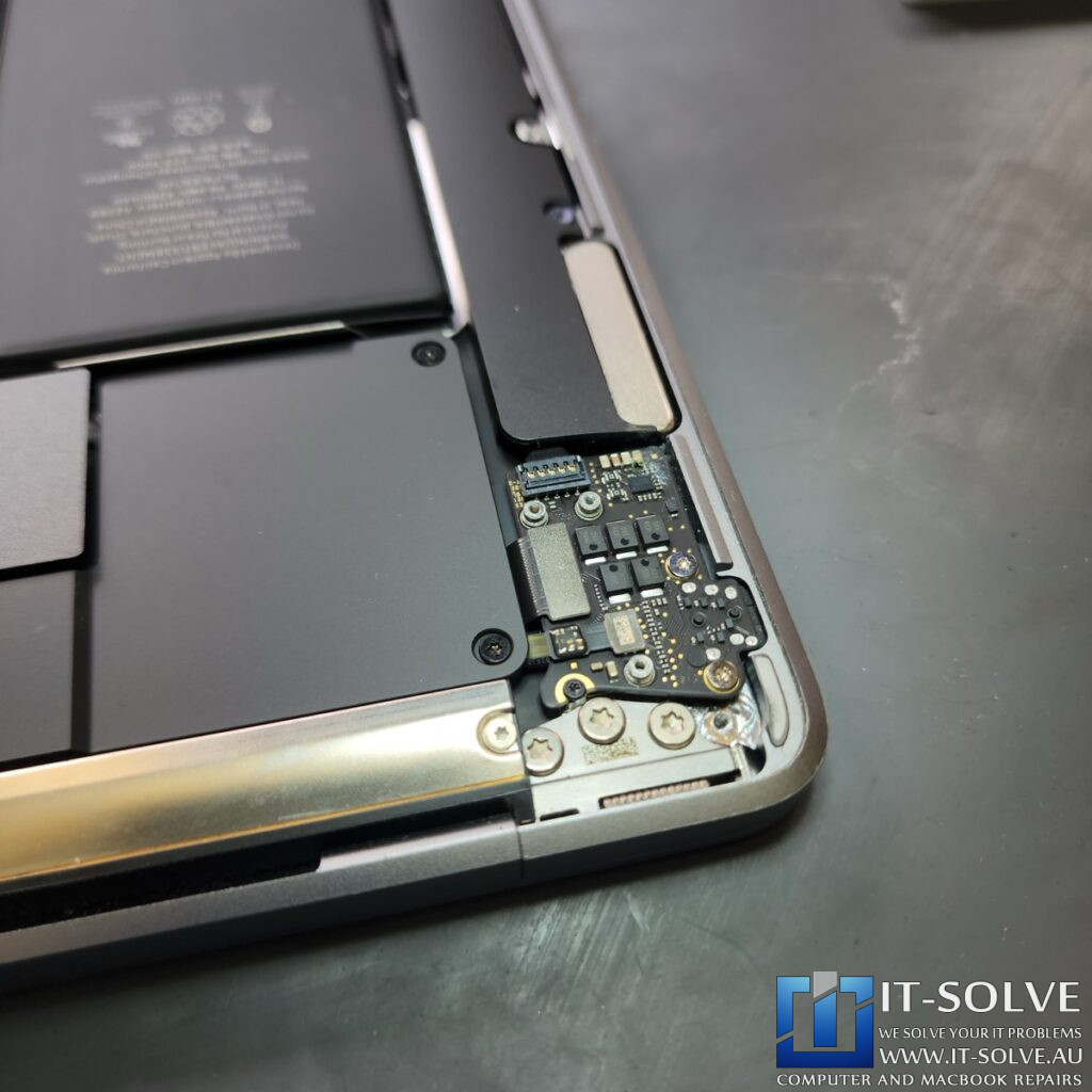 2020 MacBook Air M1 A2337 No Power Repair