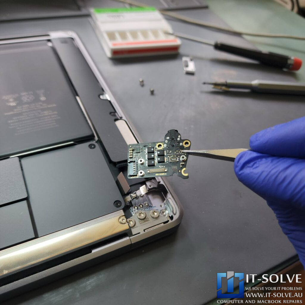 2020 MacBook Air M1 A2337 No Power Repair