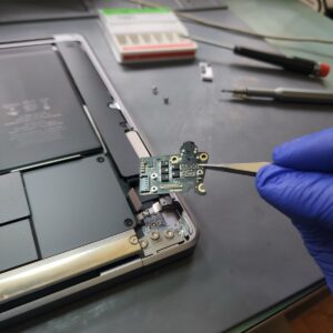 2020 MacBook Air M1 A2337 No Power Repair