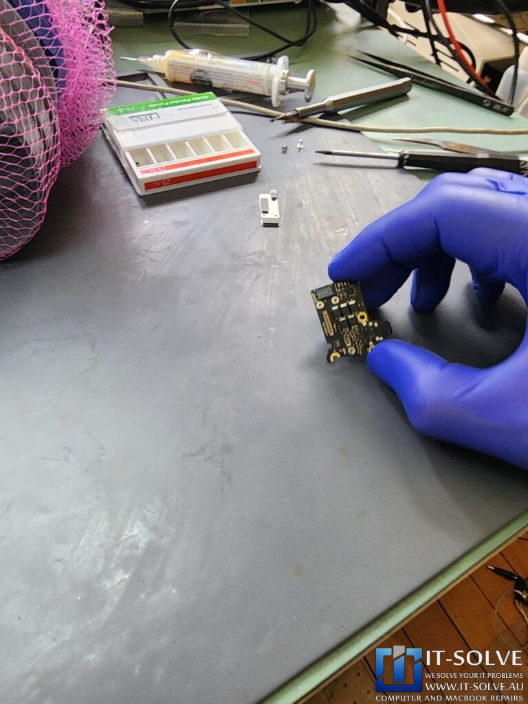 2020 MacBook Air M1 A2337 No Power Repair