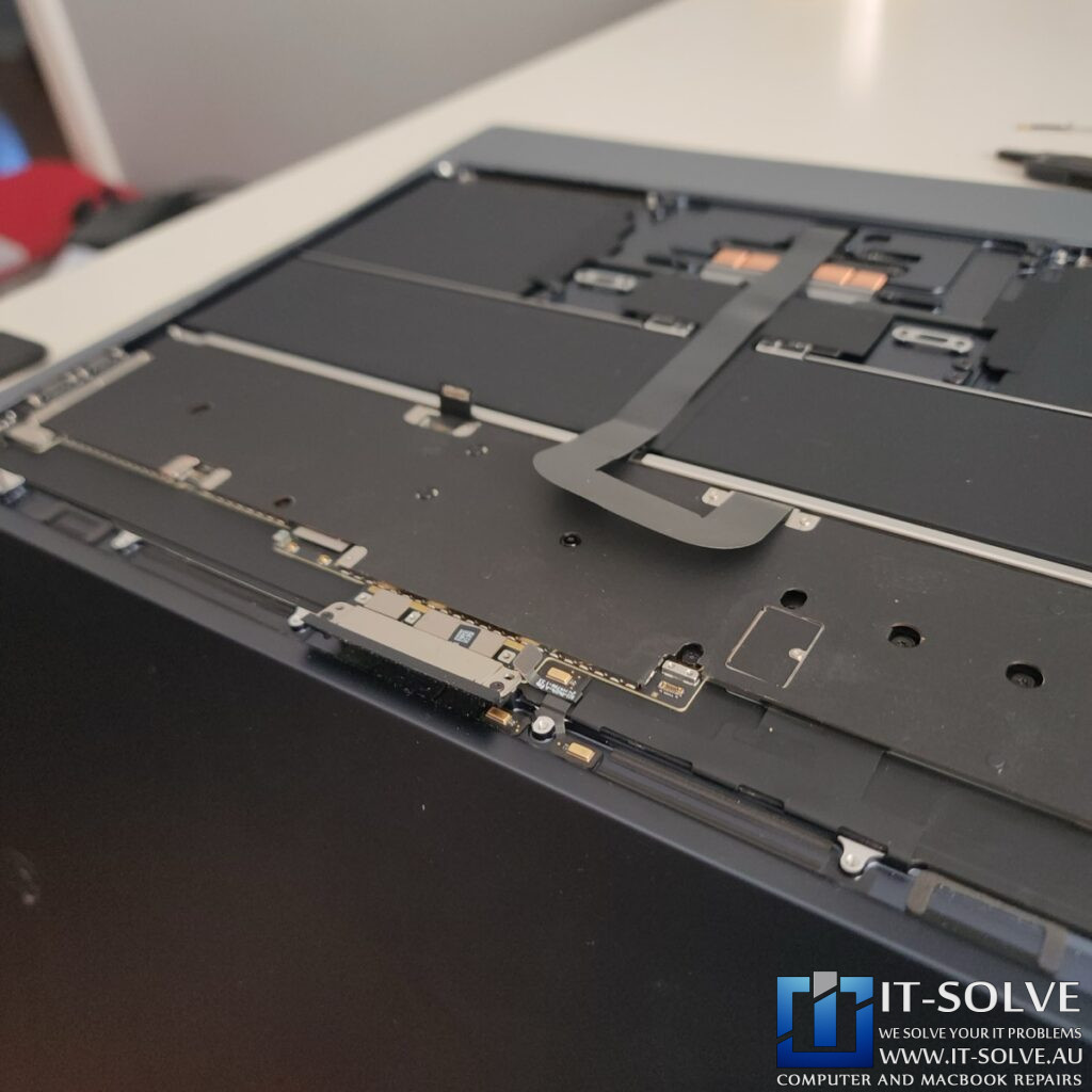MacBook Air M2 A2681 Screen Replacement