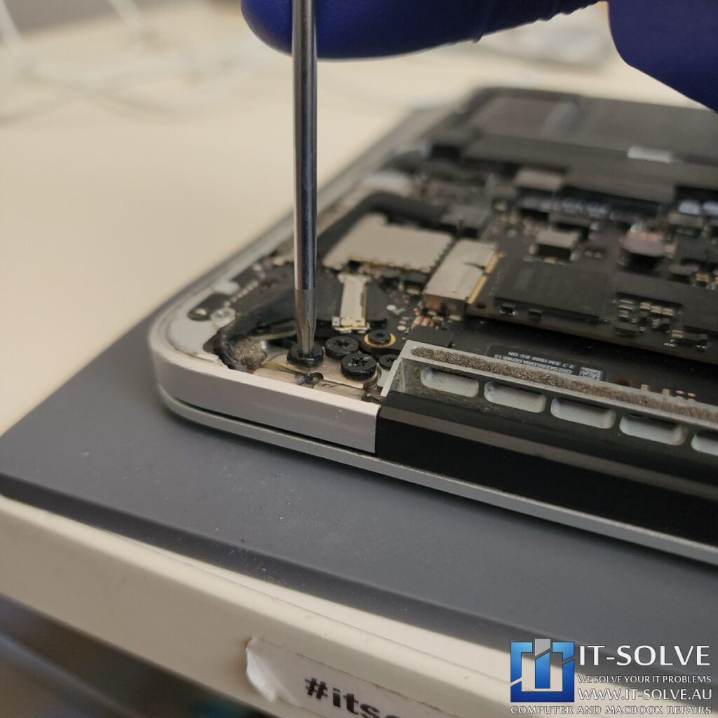 MacBook Pro A1502 Not Charging – Counterfeit Charger Fix