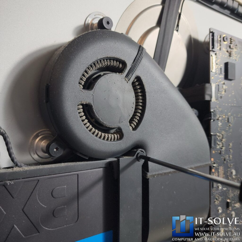 2017 21.5" iMac laggy and overheating