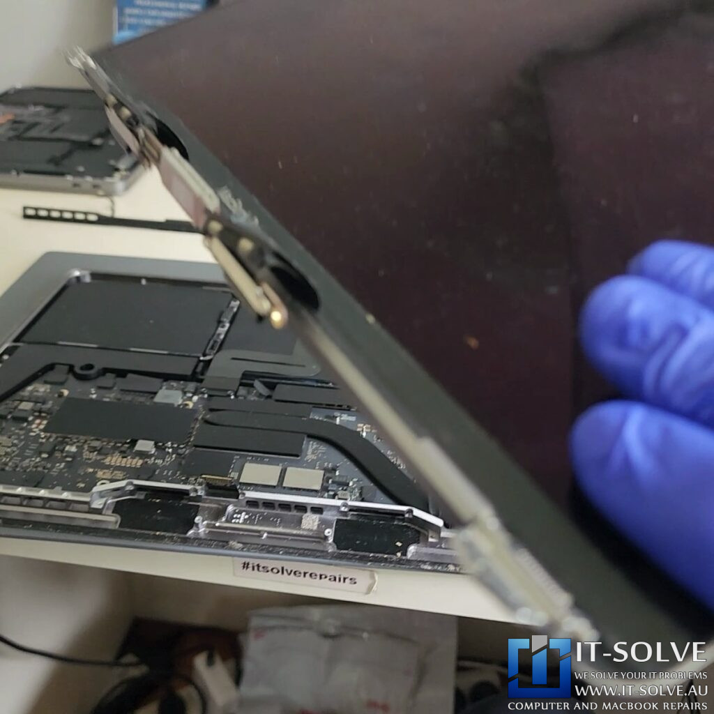 MacBook Pro A2338 Screen Replacement