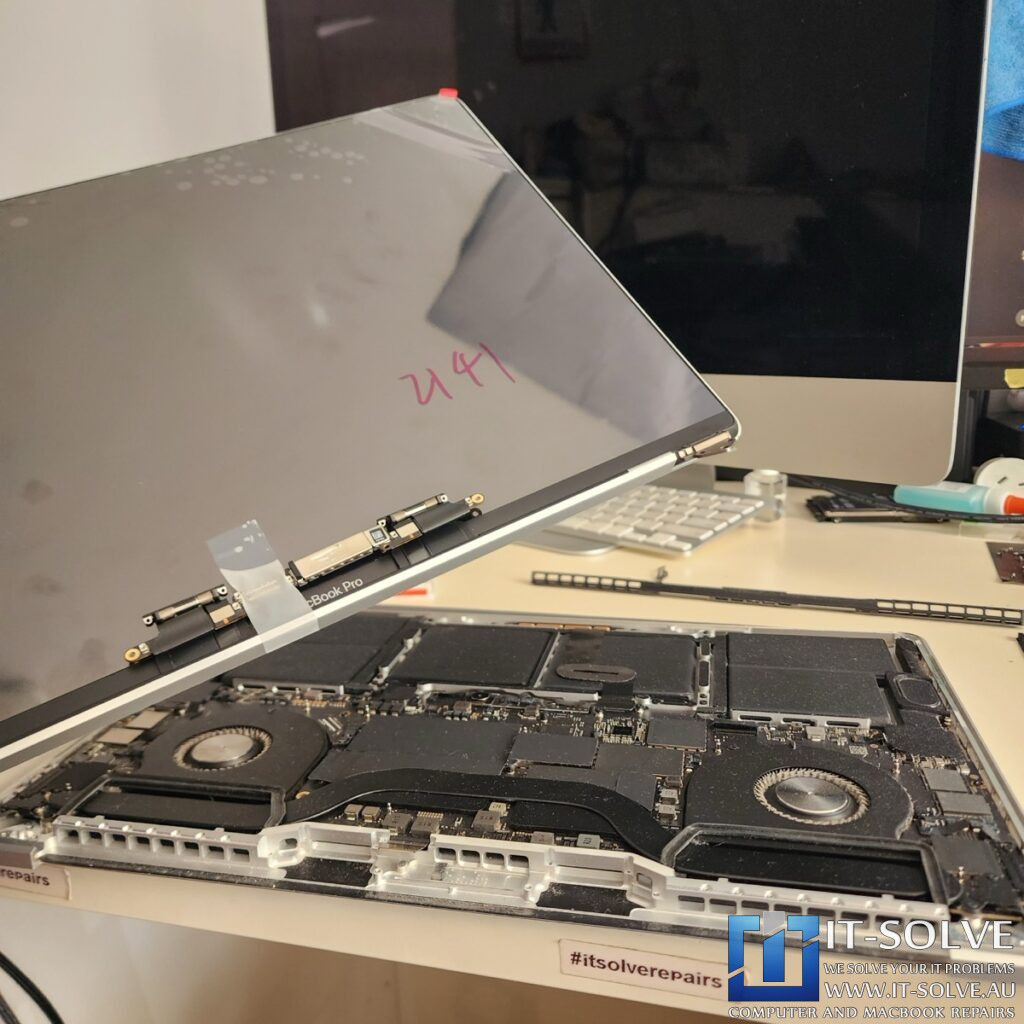 MacBook Pro A2338 Screen Replacement