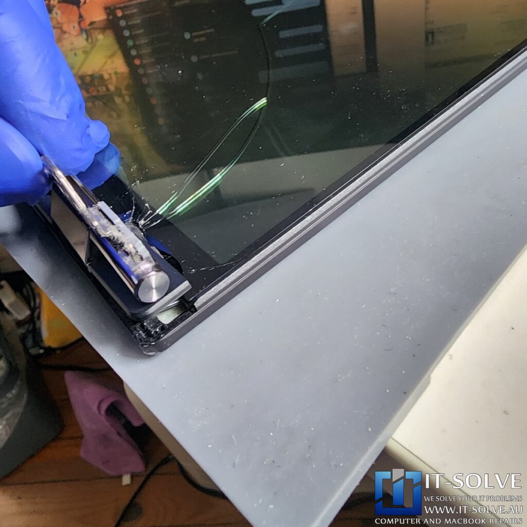 Asus Zenbook Hinge Failure and Screen Damage