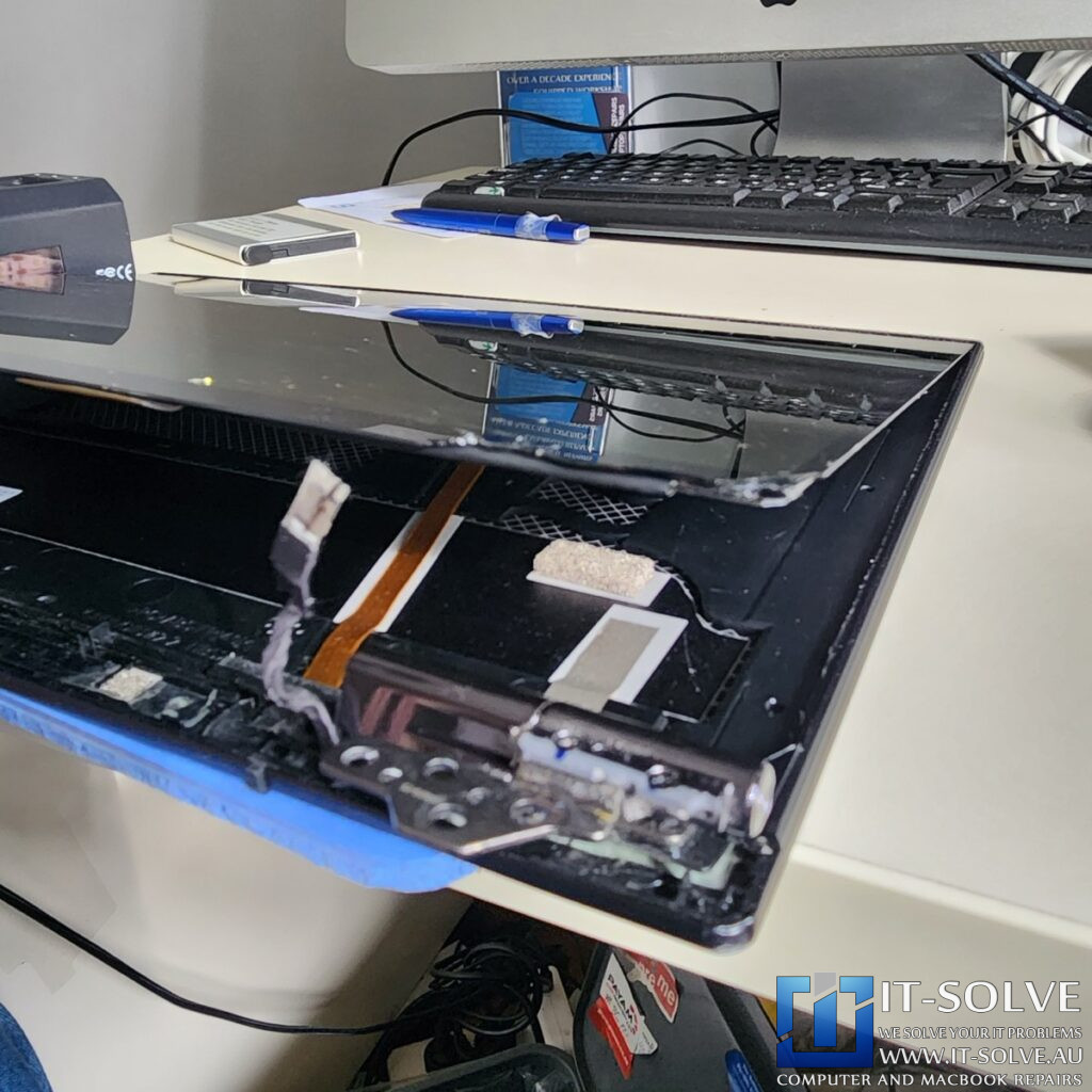 Asus Zenbook Hinge Failure and Screen Damage